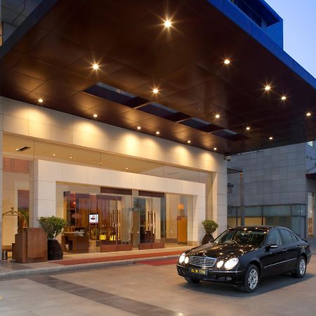 Отель Crowne Plaza New Delhi Okhla By Ihg Экстерьер фото The entrance of the hotel
