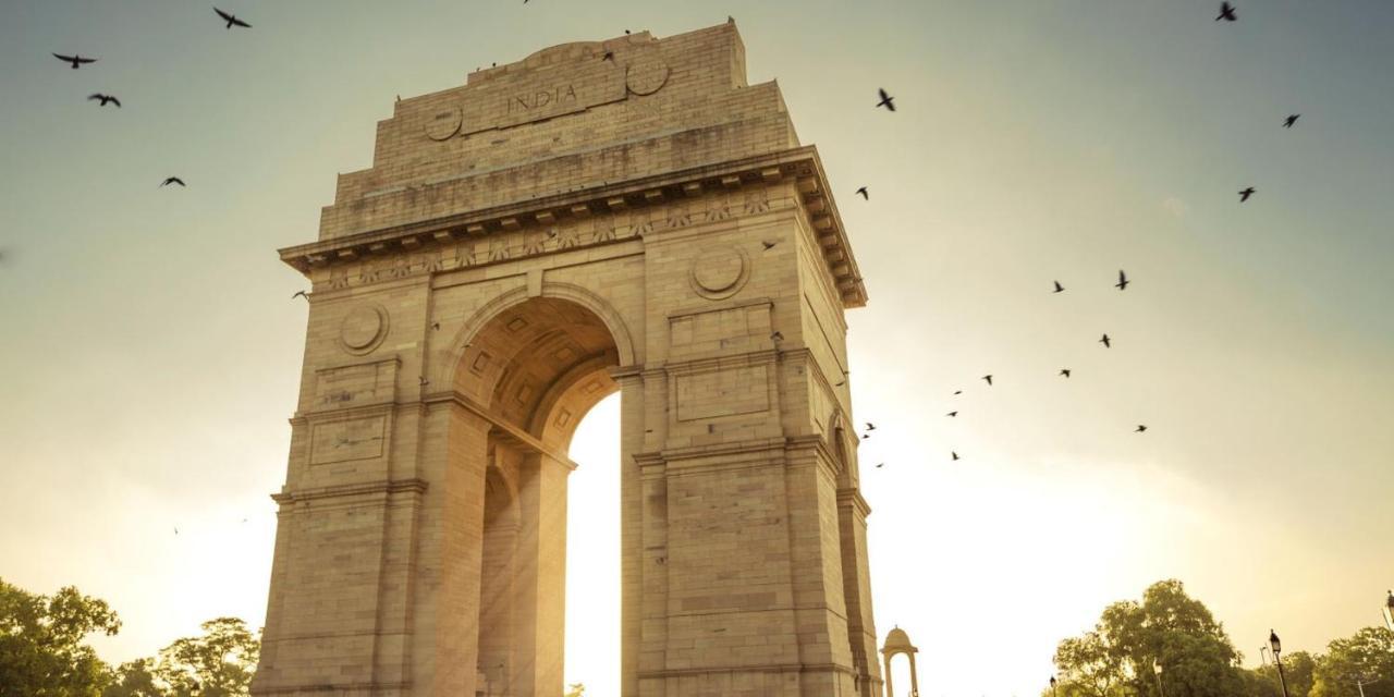 Отель Crowne Plaza New Delhi Okhla By Ihg Экстерьер фото India Gate