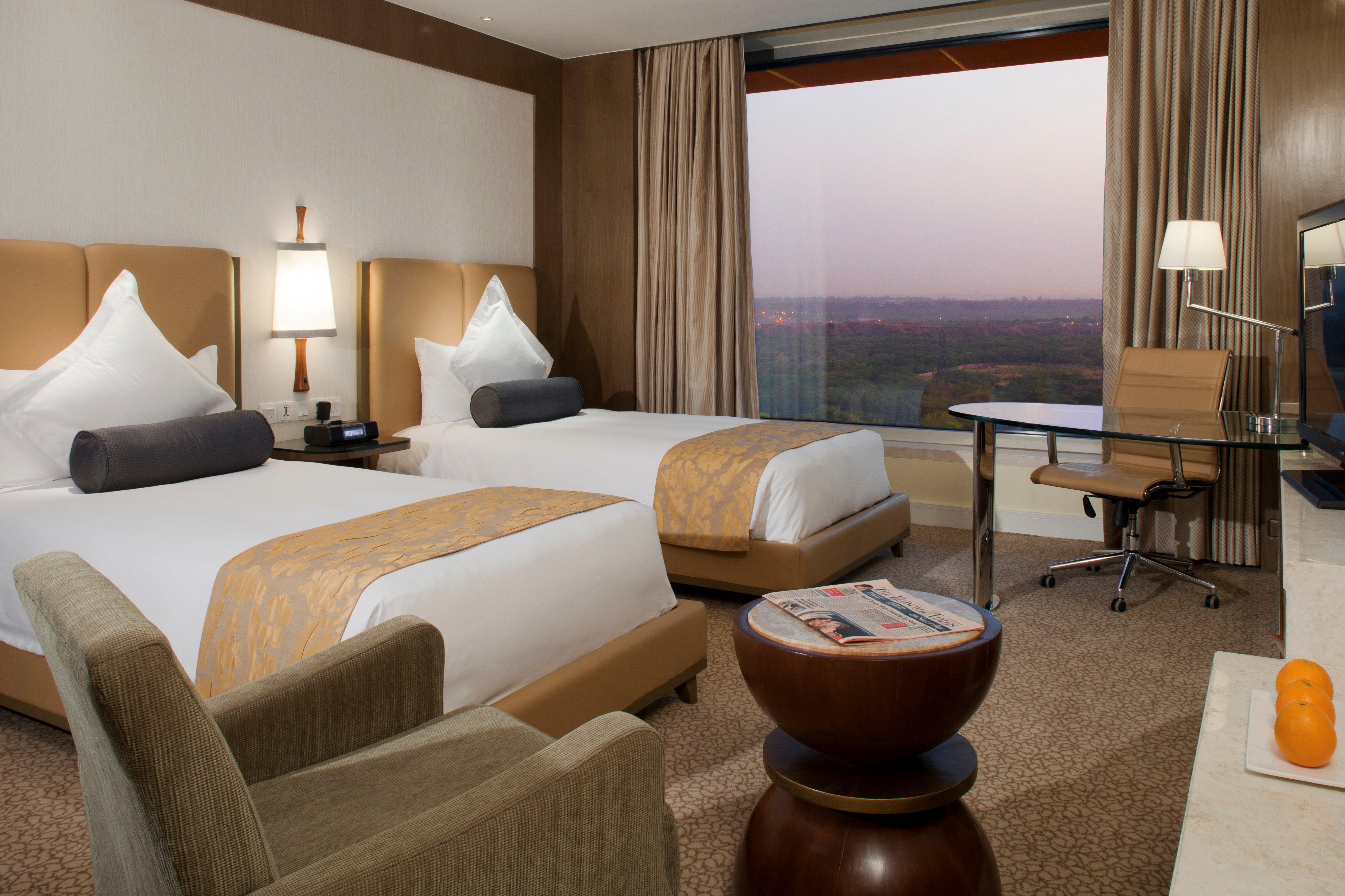 Отель Crowne Plaza New Delhi Okhla By Ihg Экстерьер фото A guest room at the JW Marriott Desert Springs Resort and Spa