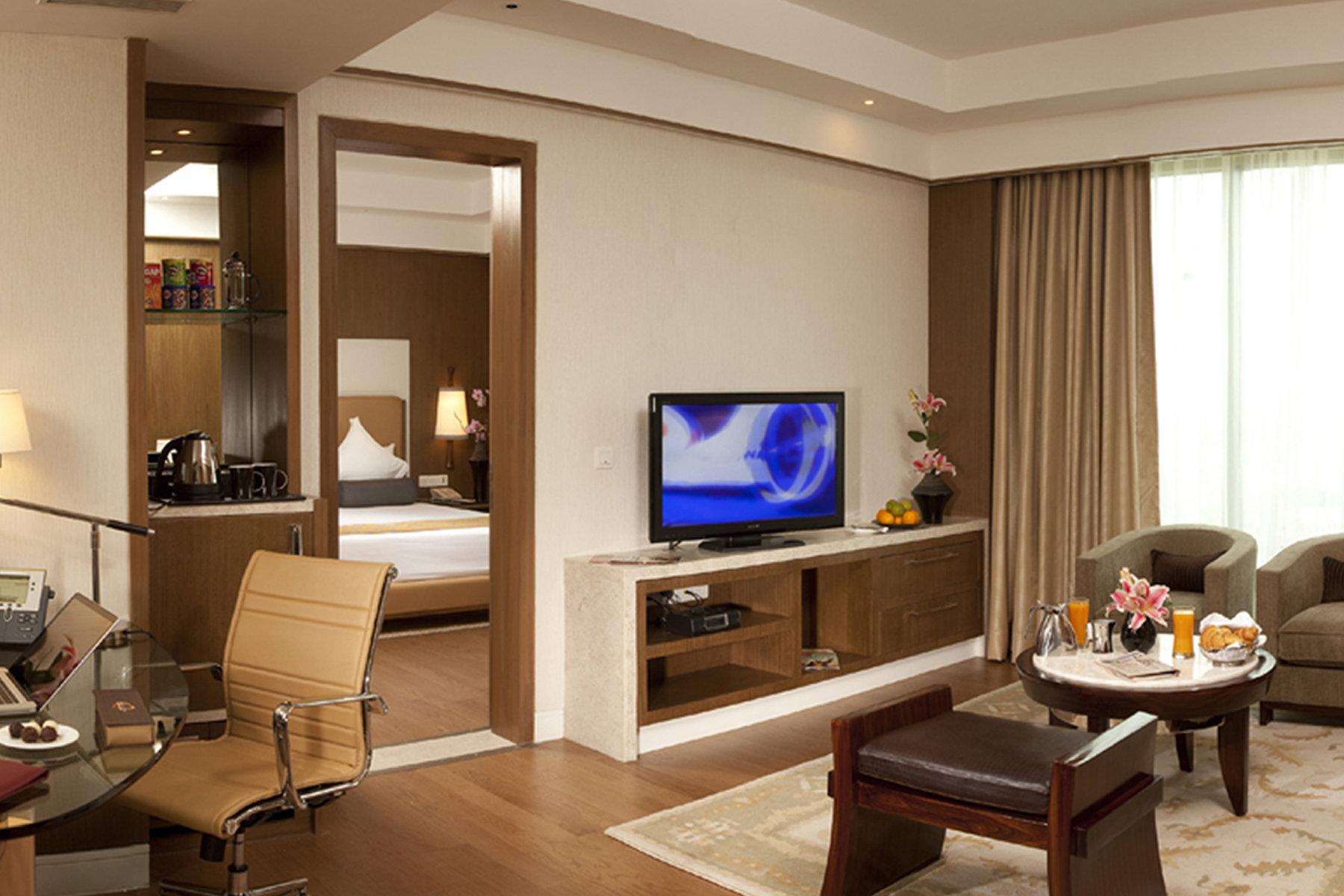 Отель Crowne Plaza New Delhi Okhla By Ihg Экстерьер фото A suite at the hotel