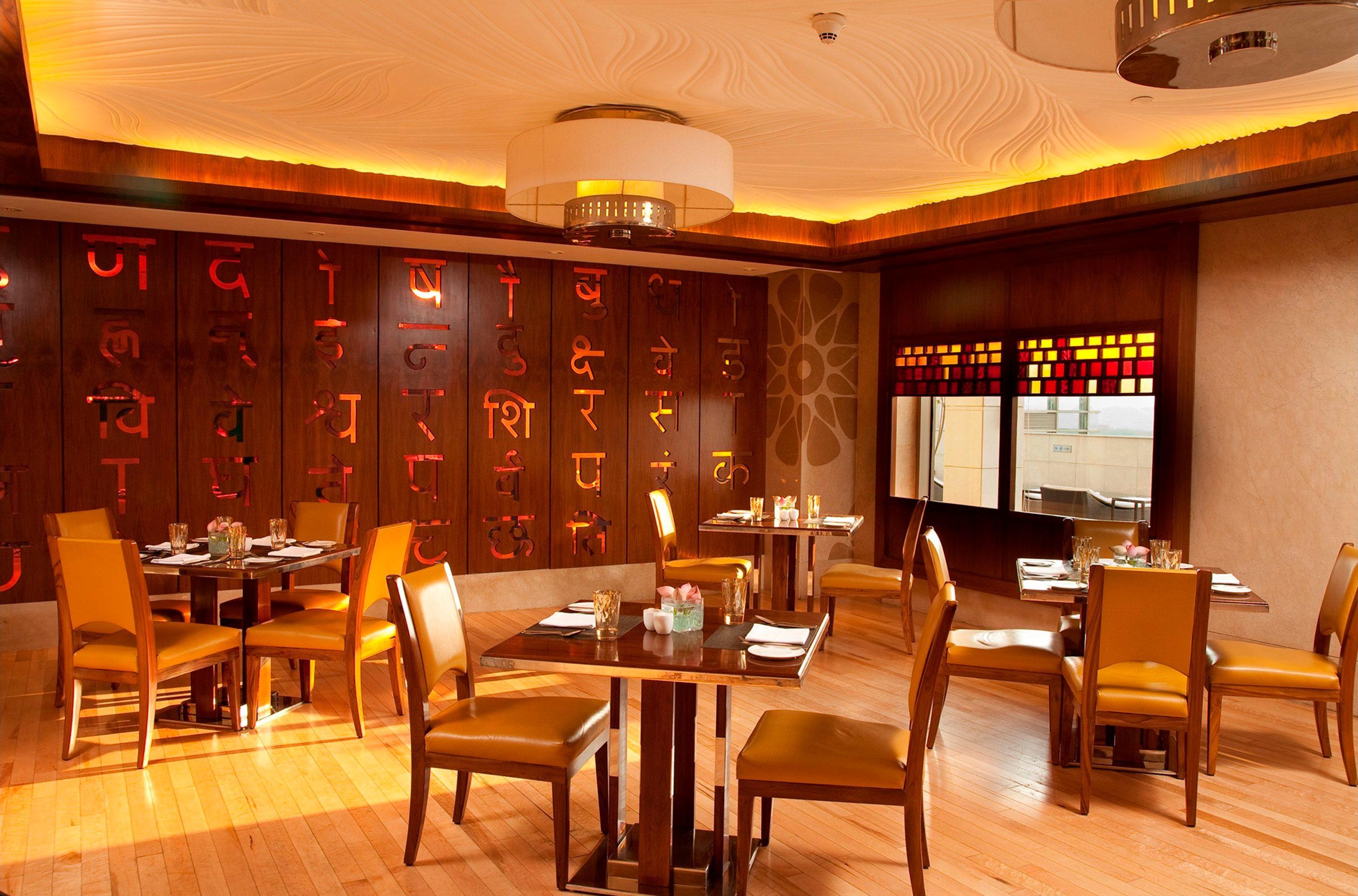 Отель Crowne Plaza New Delhi Okhla By Ihg Ресторан фото The interior of the restaurant