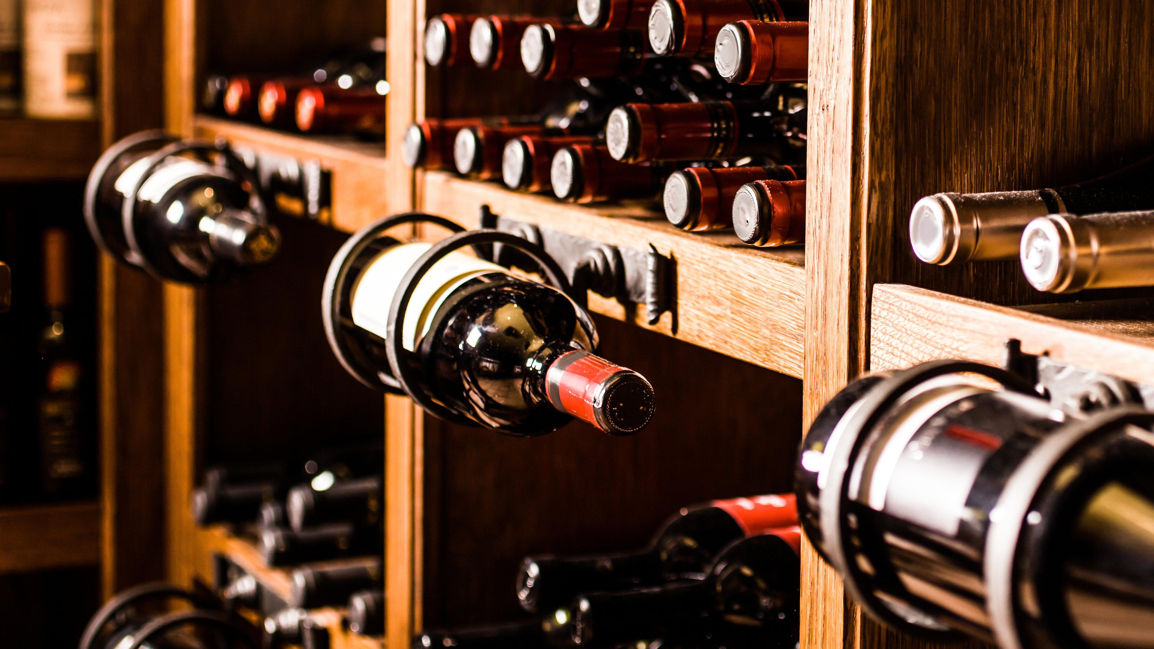 Отель Crowne Plaza New Delhi Okhla By Ihg Экстерьер фото Wine bottles in a wine rack