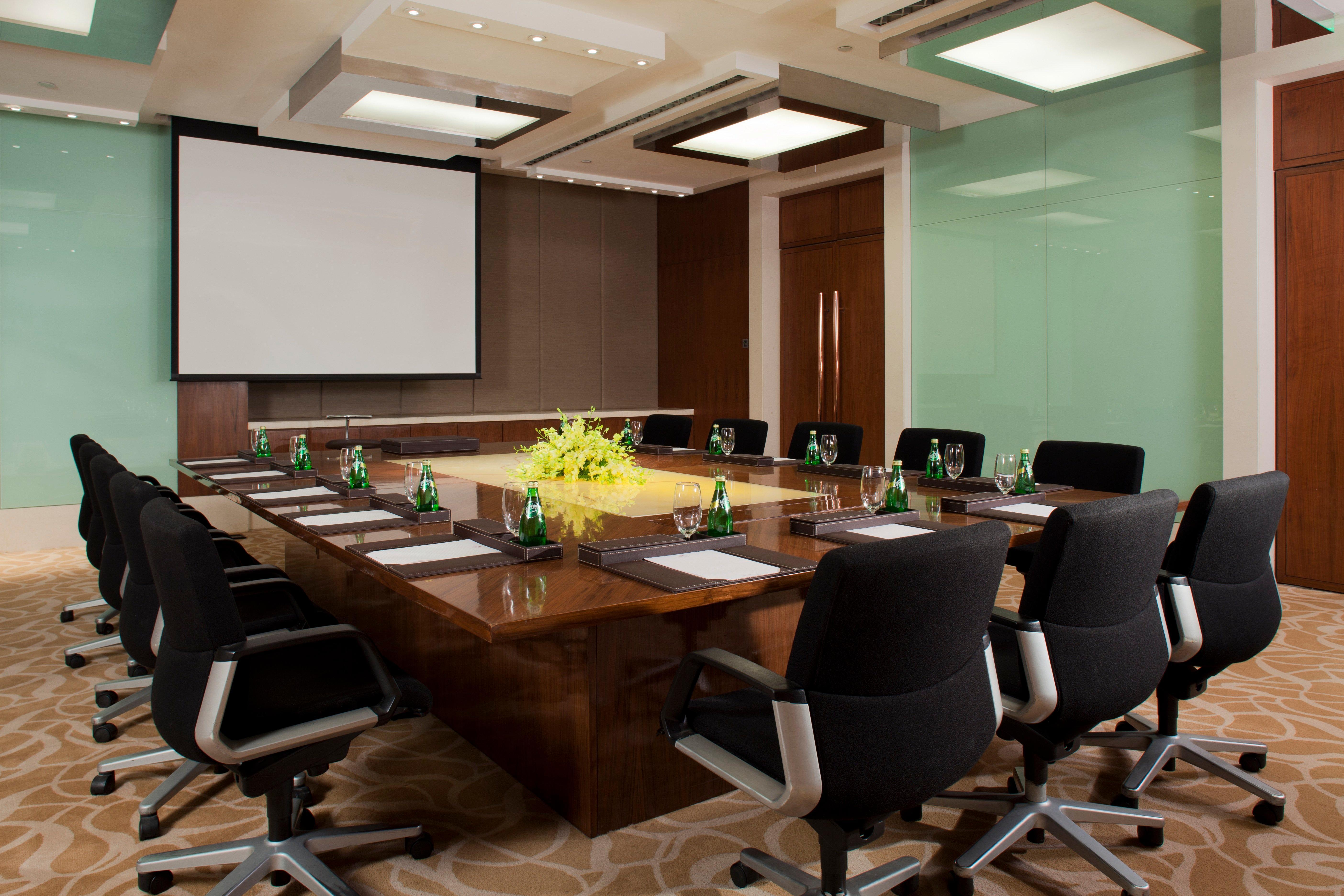 Отель Crowne Plaza New Delhi Okhla By Ihg Удобства фото A meeting room