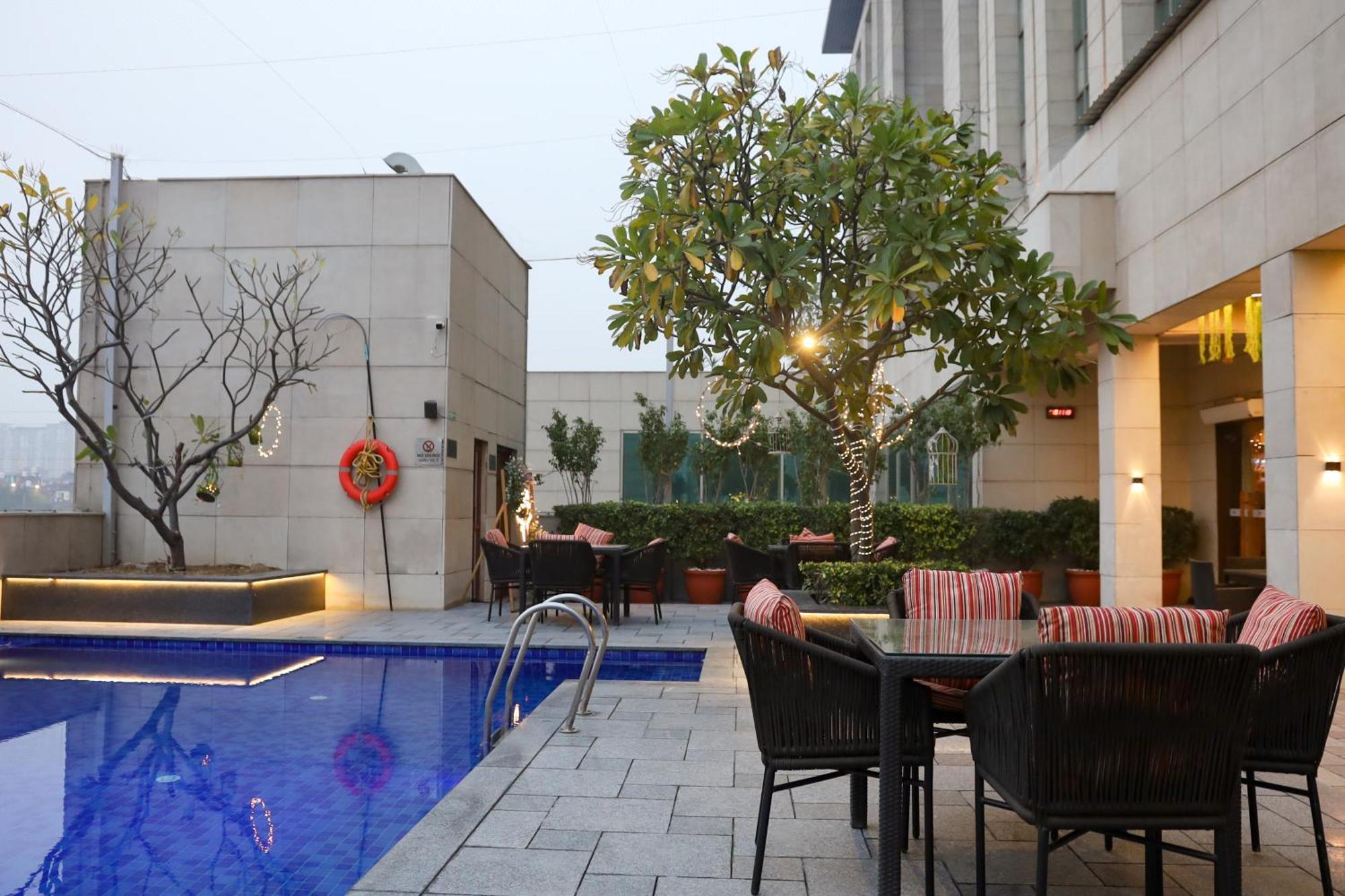 Отель Crowne Plaza New Delhi Okhla By Ihg Экстерьер фото The Park, New Delhi