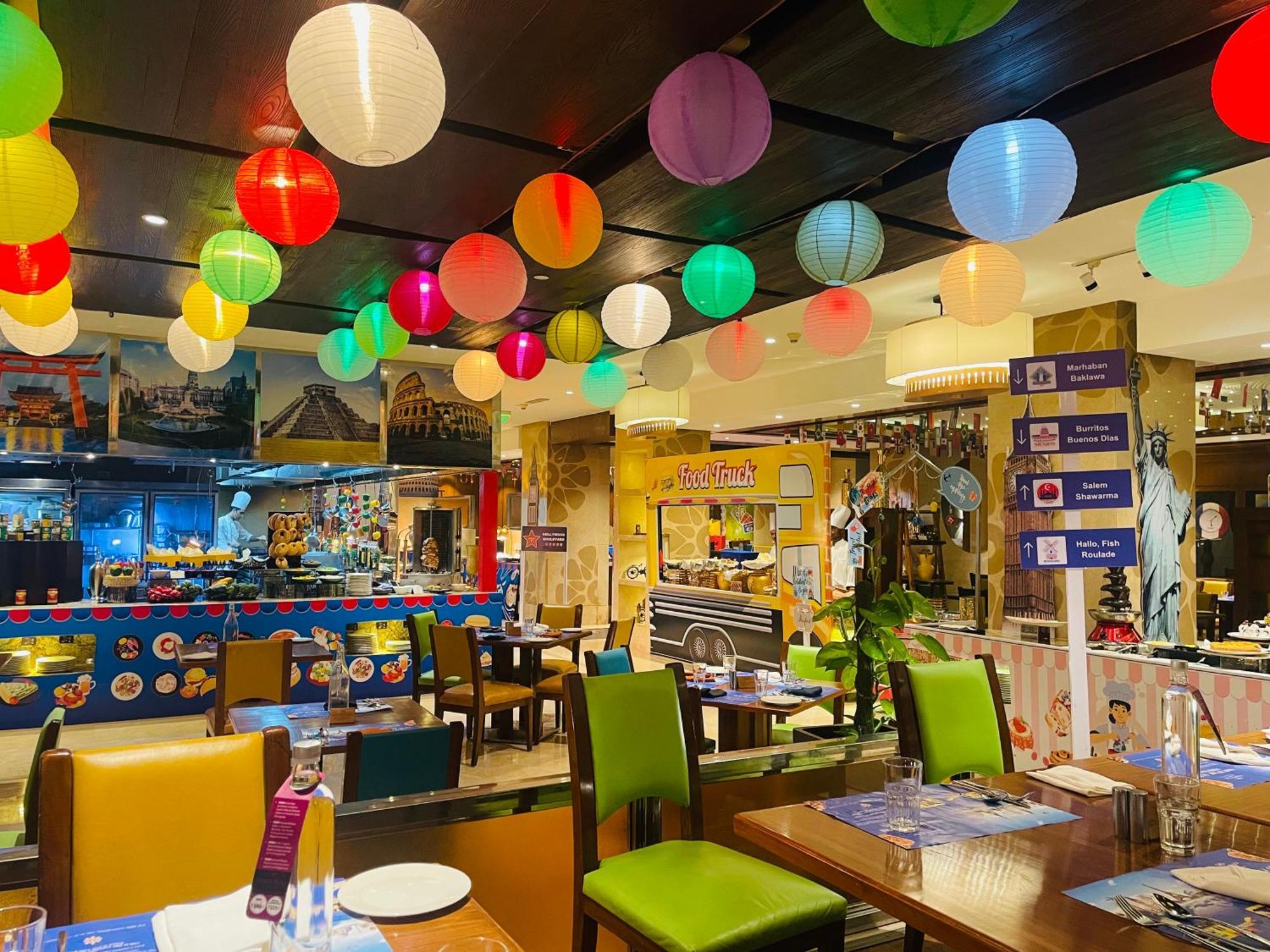 Отель Crowne Plaza New Delhi Okhla By Ihg Экстерьер фото The interior of the restaurant